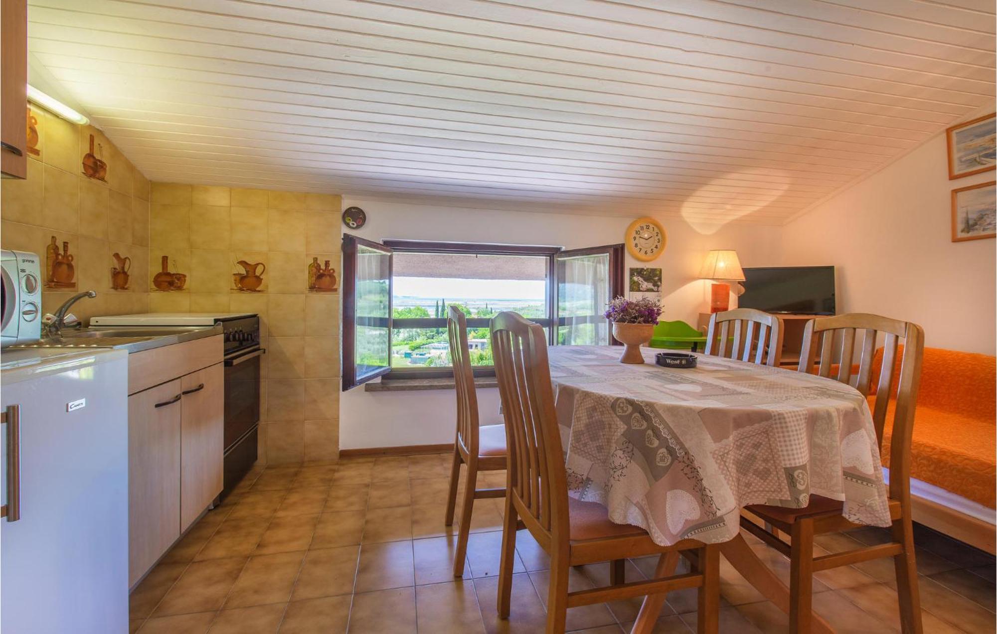 Amazing Apartment In Secovlje With Kitchen Екстер'єр фото