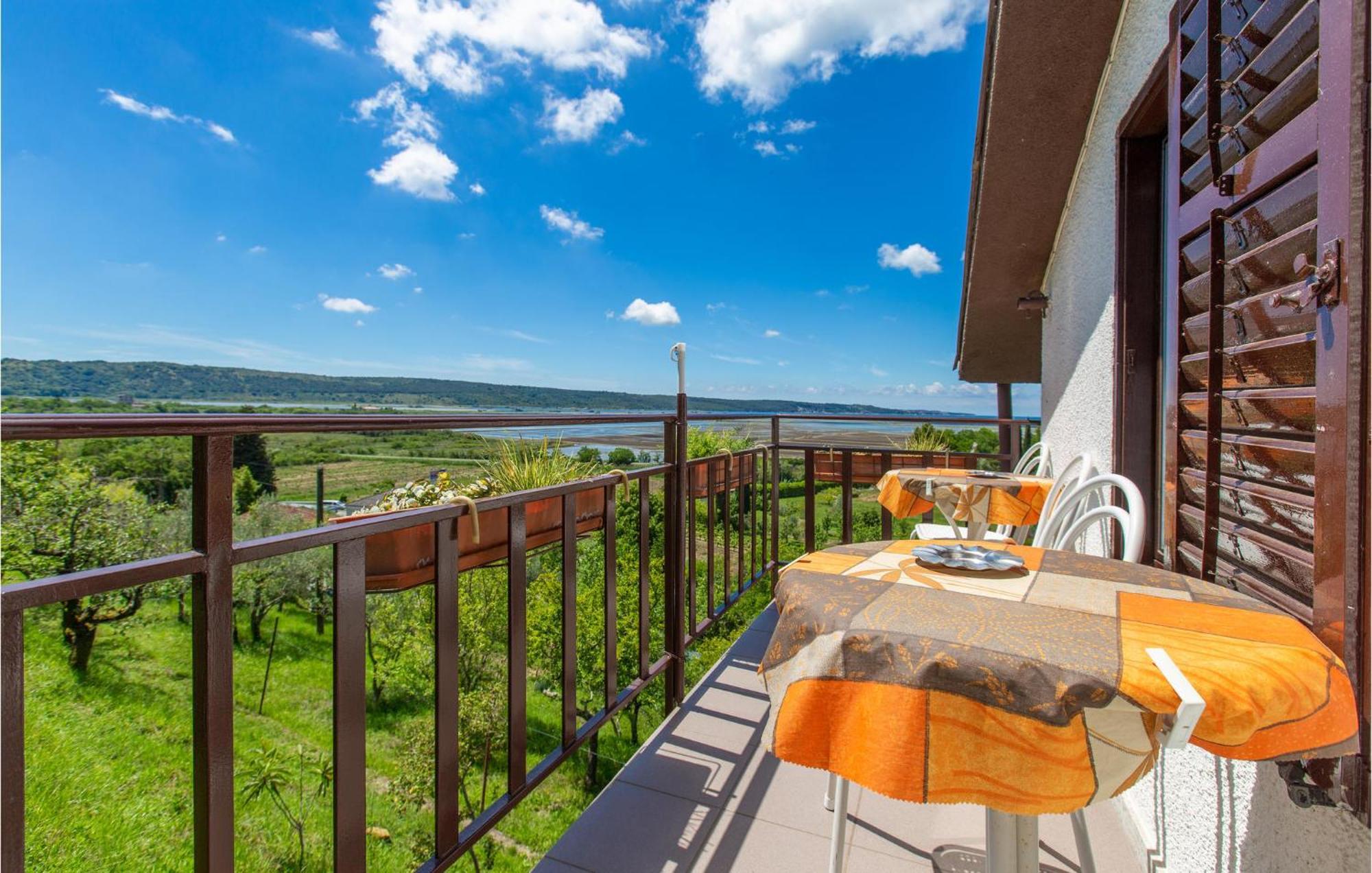 Amazing Apartment In Secovlje With Kitchen Екстер'єр фото